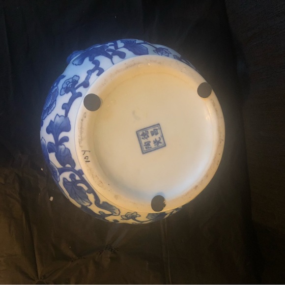 Chinoiserie fine porcelain lotus jardiniere with side handles 20th century EUC - Picture 7 of 8